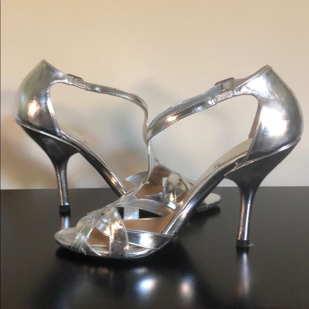 BGBGMaxAzria Silver 4” Heel, Size 7B